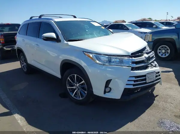 5TDKZRFH1KS572694 2019 TOYOTA HIGHLANDER - Image 1