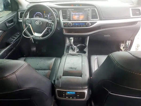 5TDKZRFH1KS574090 2019 TOYOTA HIGHLANDER - Image 8