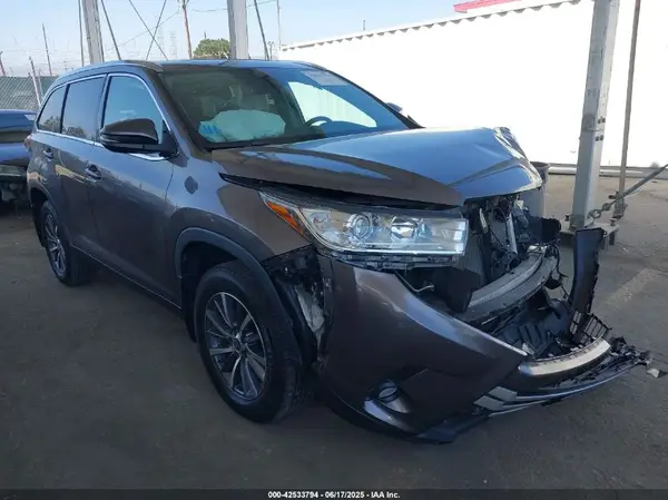 5TDKZRFH1KS574932 2019 TOYOTA HIGHLANDER - Image 1