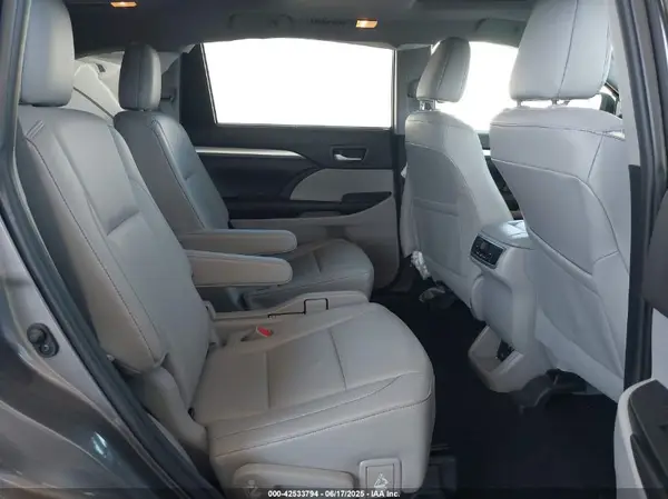 5TDKZRFH1KS574932 2019 TOYOTA HIGHLANDER - Image 8
