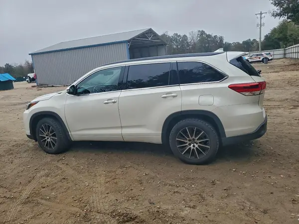 5TDKZRFH2HS189808 2017 TOYOTA HIGHLANDER - Image 2