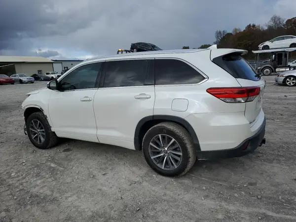 5TDKZRFH2HS194054 2017 TOYOTA HIGHLANDER - Image 2