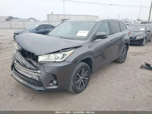 5TDKZRFH2HS195429 2017 TOYOTA HIGHLANDER - Image 2
