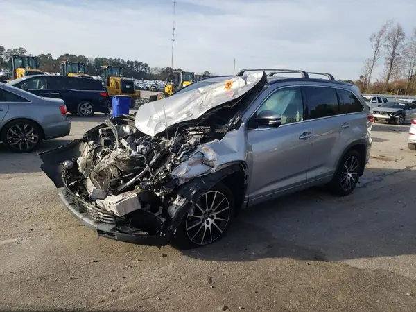 5TDKZRFH2HS196242 2017 TOYOTA HIGHLANDER - Image 1