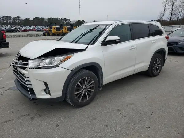 5TDKZRFH2HS200130 2017 TOYOTA HIGHLANDER - Image 1