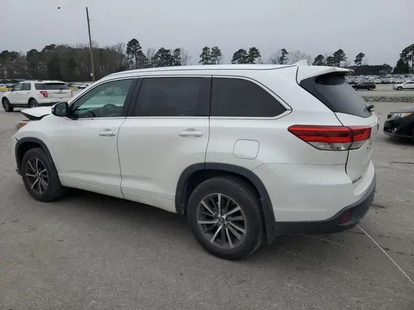 5TDKZRFH2HS200130 2017 TOYOTA HIGHLANDER - Image 2