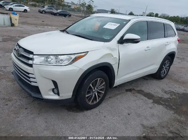 5TDKZRFH2HS202816 2017 TOYOTA HIGHLANDER - Image 2