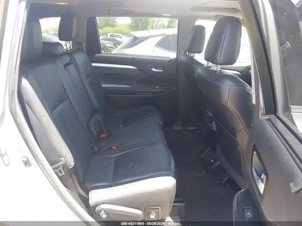 5TDKZRFH2HS207143 2017 TOYOTA HIGHLANDER - Image 8