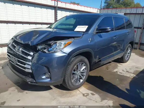 5TDKZRFH2HS215081 2017 TOYOTA HIGHLANDER - Image 2