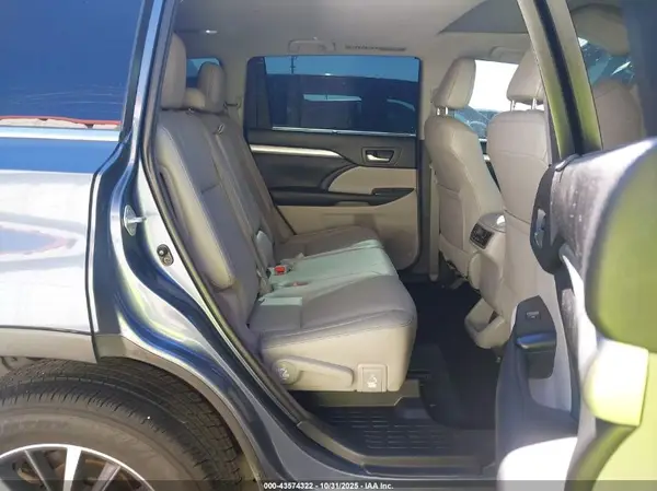 5TDKZRFH2HS215081 2017 TOYOTA HIGHLANDER - Image 8