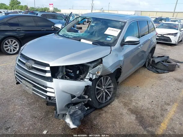 5TDKZRFH2HS512447 2017 TOYOTA HIGHLANDER - Image 2