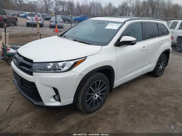 5TDKZRFH2HS512478 2017 TOYOTA HIGHLANDER - Image 2
