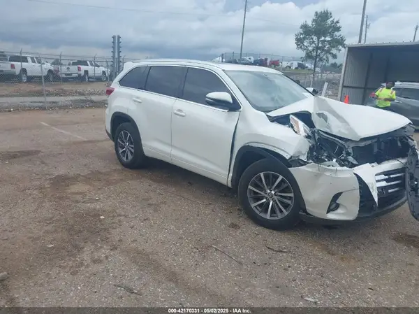 5TDKZRFH2HS517308 2017 TOYOTA HIGHLANDER - Image 1