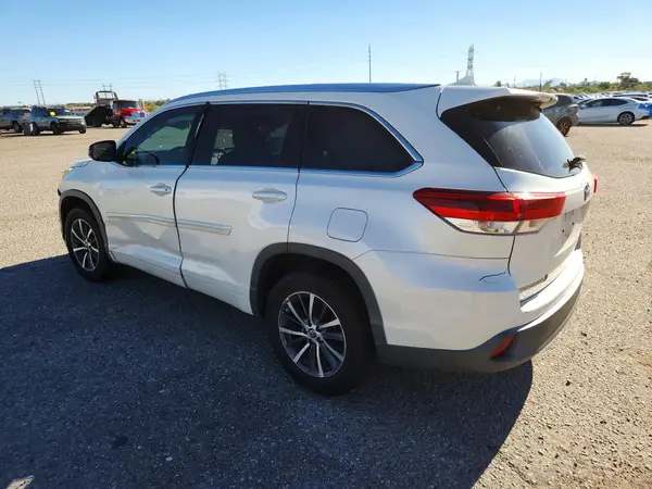 5TDKZRFH2HS517941 2017 TOYOTA HIGHLANDER - Image 2