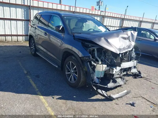 5TDKZRFH2HS518037 2017 TOYOTA HIGHLANDER - Image 1