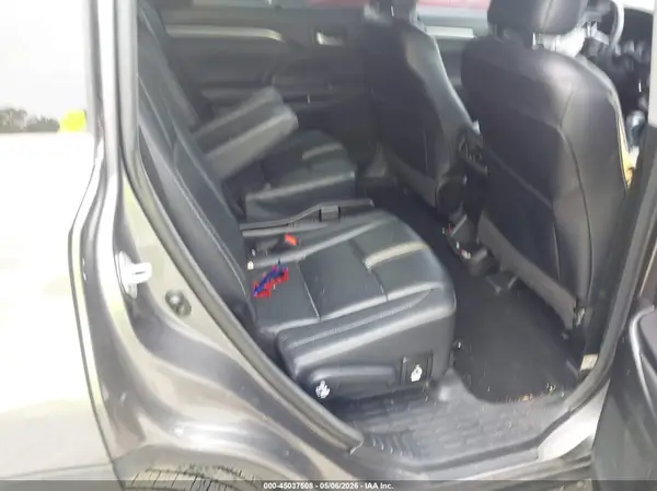 5TDKZRFH2HS520371 2017 TOYOTA HIGHLANDER - Image 8
