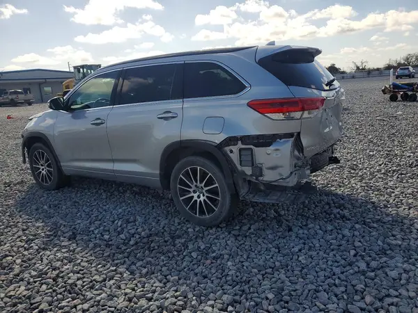 5TDKZRFH2HS520581 2017 TOYOTA HIGHLANDER - Image 2
