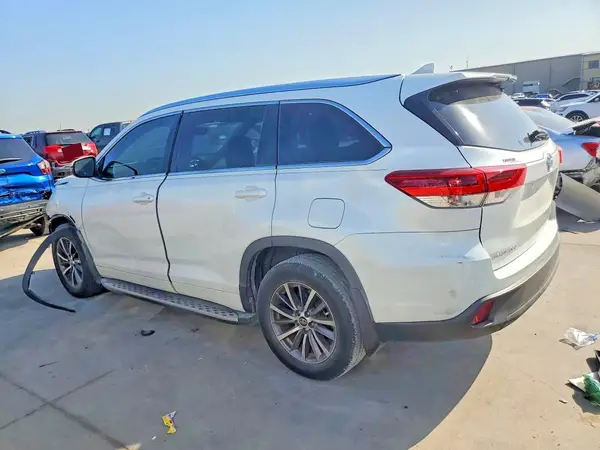 5TDKZRFH2HS520919 2017 TOYOTA HIGHLANDER - Image 2
