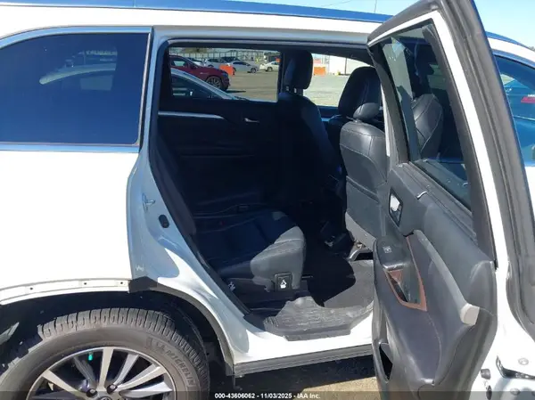 5TDKZRFH2HS520967 2017 TOYOTA HIGHLANDER - Image 8
