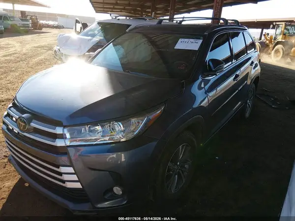 5TDKZRFH2JS244988 2018 TOYOTA HIGHLANDER - Image 2
