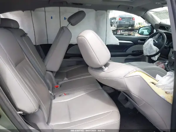 5TDKZRFH2JS260477 2018 TOYOTA HIGHLANDER - Image 8