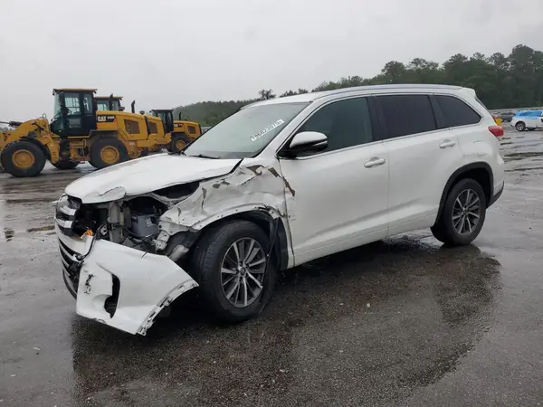 5TDKZRFH2JS265873 2018 TOYOTA HIGHLANDER - Image 1