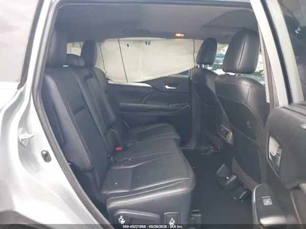 5TDKZRFH2JS266148 2018 TOYOTA HIGHLANDER - Image 8