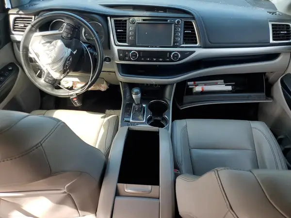 5TDKZRFH2JS274119 2018 TOYOTA HIGHLANDER - Image 8