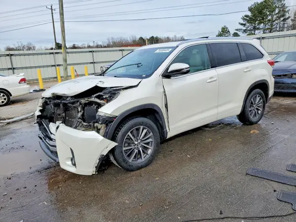 5TDKZRFH2JS526984 2018 TOYOTA HIGHLANDER - Image 1