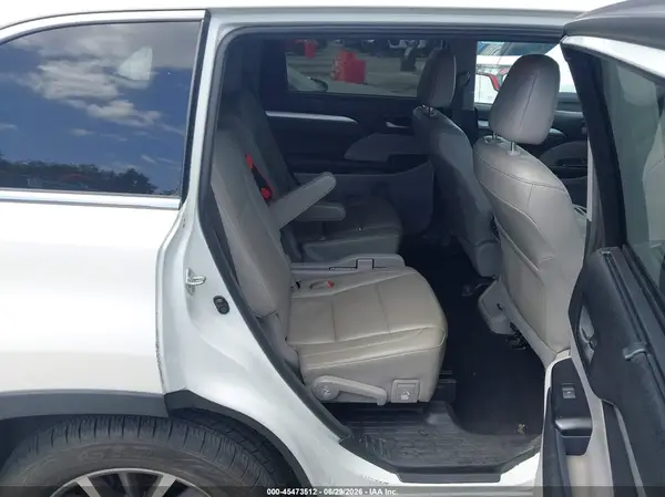 5TDKZRFH2JS527858 2018 TOYOTA HIGHLANDER - Image 8