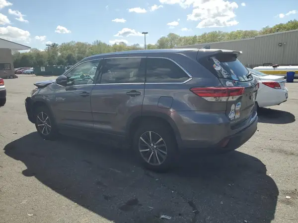 5TDKZRFH2JS528458 2018 TOYOTA HIGHLANDER - Image 2