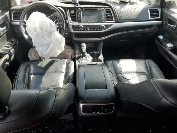 5TDKZRFH2JS528458 2018 TOYOTA HIGHLANDER - Image 8
