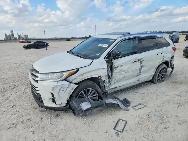 5TDKZRFH2JS530274 2018 TOYOTA HIGHLANDER - Image 1