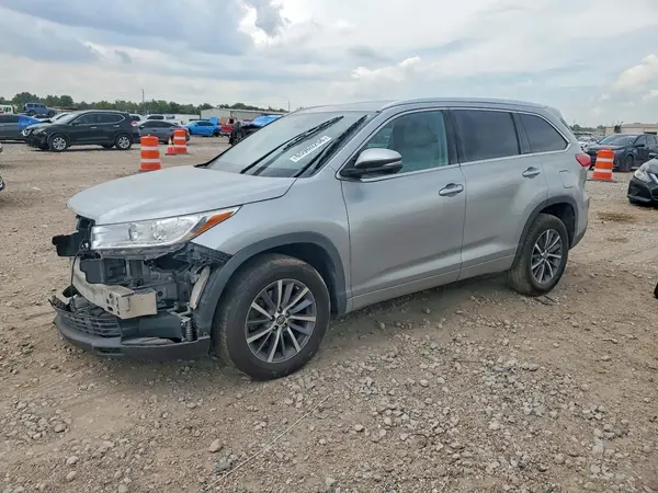 5TDKZRFH2JS530386 2018 TOYOTA HIGHLANDER - Image 1