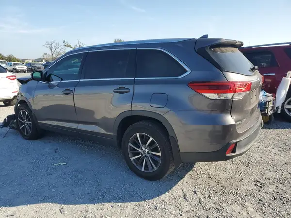 5TDKZRFH2JS531683 2018 TOYOTA HIGHLANDER - Image 2