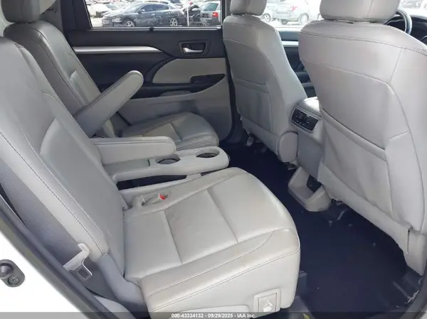 5TDKZRFH2JS531926 2018 TOYOTA HIGHLANDER - Image 8