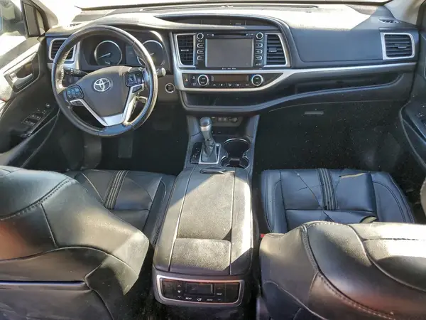 5TDKZRFH2JS532252 2018 TOYOTA HIGHLANDER - Image 8