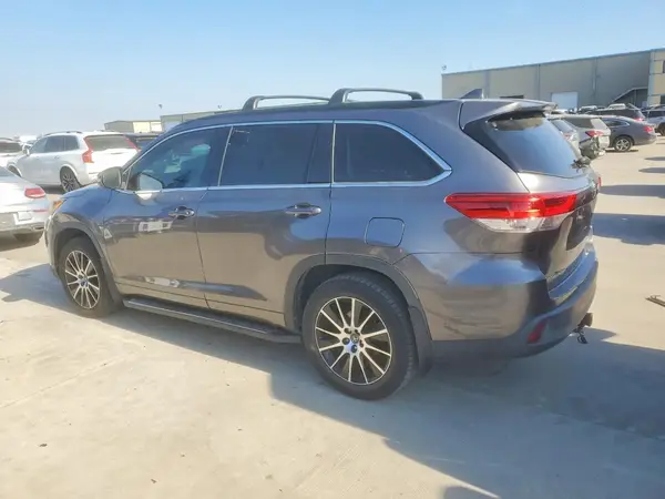 5TDKZRFH2JS535006 2018 TOYOTA HIGHLANDER - Image 2