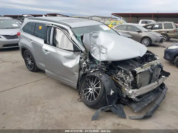 5TDKZRFH2JS536267 2018 TOYOTA HIGHLANDER - Image 1