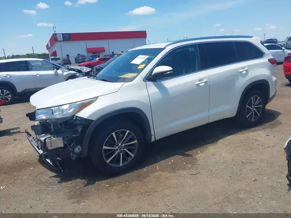 5TDKZRFH2JS536382 2018 TOYOTA HIGHLANDER - Image 2