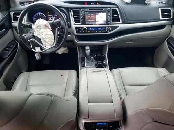 5TDKZRFH2JS538097 2018 TOYOTA HIGHLANDER - Image 8