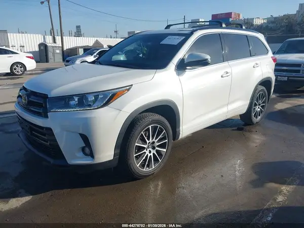 5TDKZRFH2JS539900 2018 TOYOTA HIGHLANDER - Image 2