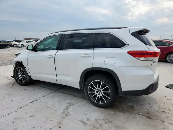 5TDKZRFH2JS541078 2018 TOYOTA HIGHLANDER - Image 2