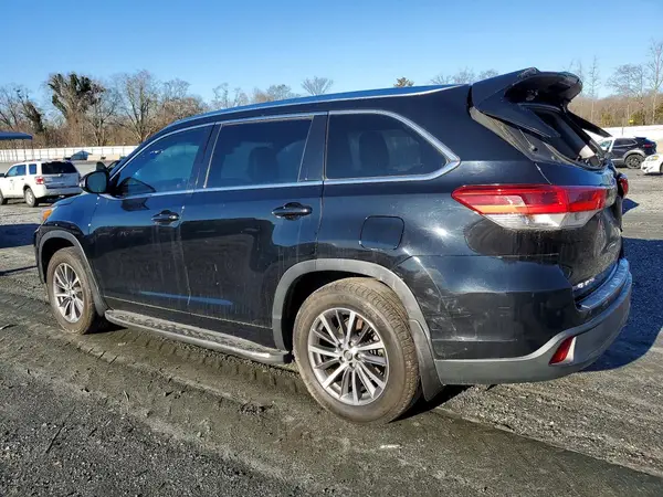 5TDKZRFH2JS543140 2018 TOYOTA HIGHLANDER - Image 2