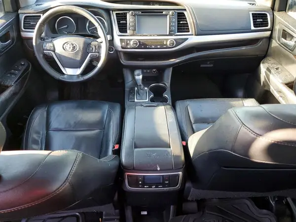 5TDKZRFH2JS543140 2018 TOYOTA HIGHLANDER - Image 8