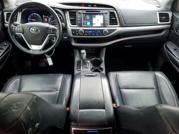 5TDKZRFH2JS543767 2018 TOYOTA HIGHLANDER - Image 8