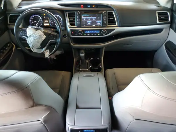 5TDKZRFH2JS544174 2018 TOYOTA HIGHLANDER - Image 8