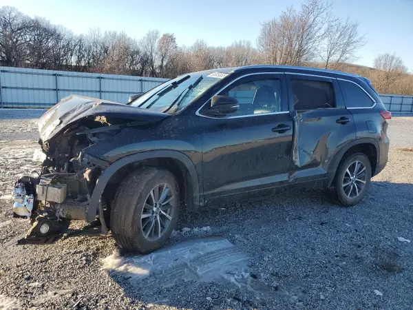 5TDKZRFH2JS544384 2018 TOYOTA HIGHLANDER - Image 1