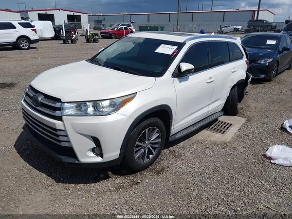 5TDKZRFH2JS545079 2018 TOYOTA HIGHLANDER - Image 2