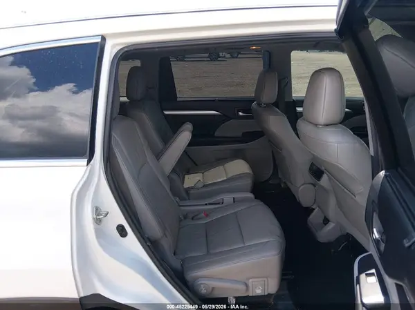 5TDKZRFH2JS545079 2018 TOYOTA HIGHLANDER - Image 8